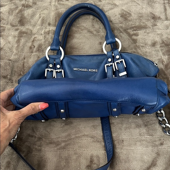 Michael Kors leatherette royal blue  Shoulder Bag with metal Accents - Picture 4 of 4